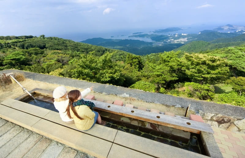 Delight in a foot bath and see the spectacular views of the Ise Shima Skyline